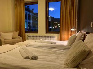 Room in Guest room - Apartment StayInn Granat in Bansko - next to Gondola Lift, perfect for 3 guests