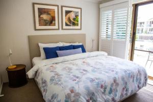 2 Bedroom Renovated Townhouse, Walk to Noosa River