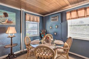 Less Than 3 Mi to Golf and Swim Cozy Oasis in Lake Worth!