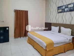 Hotel Puri Yasmin Potowanua Lasusua Mitra RedDoorz