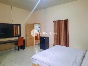 Hotel Puri Yasmin Potowanua Lasusua Mitra RedDoorz