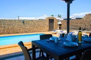 Villa Calamares with heated pool and air conditioning