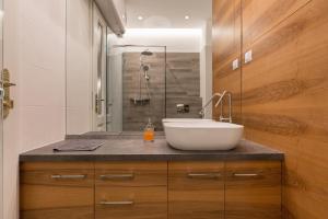 De Luxe Suite in The Absolute Center