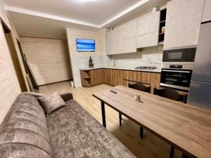 Тиха квартира з балконом в центрі біля Оперного театру!