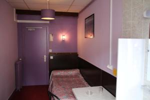 Hotels Hotel Telemaque : Chambre Simple avec Salle de Bains et Toilettes Communes