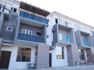 Luxury 4-Bed House in Abuja - Garki