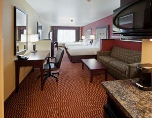 Queen Suite with Two Queen Beds room in Holiday Inn Express and Suites Great Falls an IHG Hotel