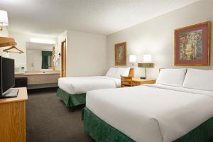 Double Room with Two Double Beds - Non-Smoking room in Travelodge by Wyndham Wellington