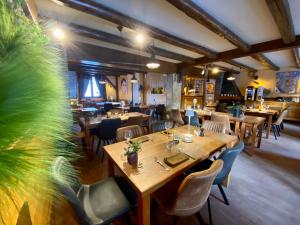 Hotels Logis Hotel Les Ancolies : photos des chambres