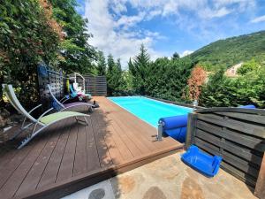 Maisons de vacances Mes Maisons Gardoises comprises of Two Gites sleeping 14 with Two Private Pools, Kids Room, Laundry room, Disco Theatre plus free WiFi! : photos des chambres