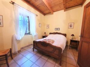 Maisons de vacances Mes Maisons Gardoises comprises of Two Gites sleeping 14 with Two Private Pools, Kids Room, Laundry room, Disco Theatre plus free WiFi! : photos des chambres