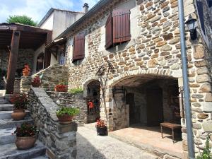 Maisons de vacances Mes Maisons Gardoises comprises of Two Gites sleeping 14 with Two Private Pools, Kids Room, Laundry room, Disco Theatre plus free WiFi! : photos des chambres