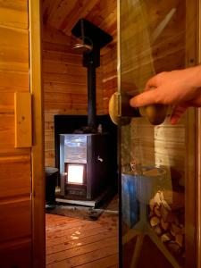 Modern Lapland Cottage with Outdoor Sauna & BBQ Hut