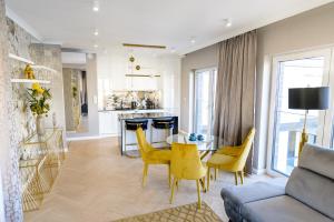 About Art Apartments