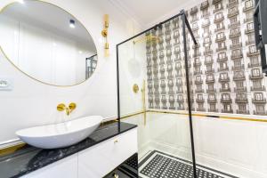 About Art Apartments