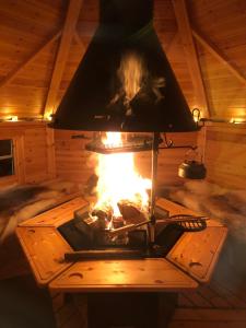 Modern Lapland Cottage with Outdoor Sauna & BBQ Hut