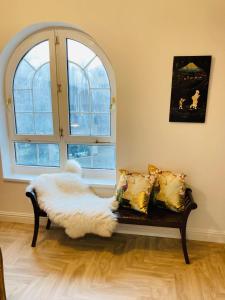 Funky unique 2-bedroom apartment with parking