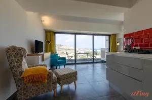 2 Bed Apartment w Distant Sea and Country Views - Qbajjar