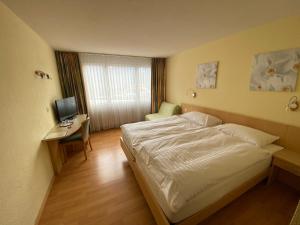 Hotel Sherlock Holmes & Khana Restaurant "nur 200 m zur Gondelbahn Hasliberg"