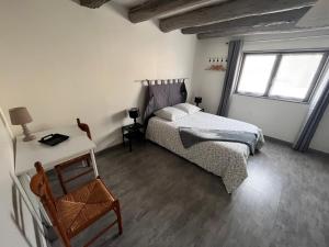 B&B / Chambres d'hotes La Vie Autrement : Chambre Triple avec Salle de Bains Privative