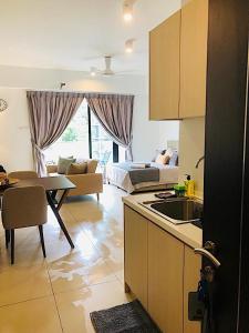 Hening Suite@Midhills