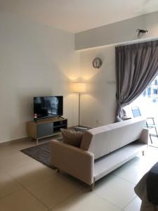 Hening Suite@Midhills