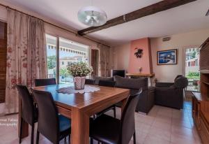 Villa 100 m from the beach