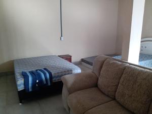 Casa conceito aberto aconchegante, perto de tudo e com garagem 64m2