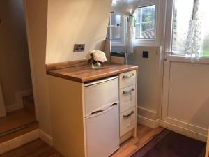 Artist Hideaway Garden Studio Woking