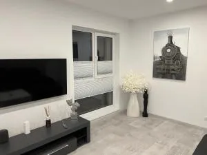 Amazing 2-Room Penthouse Cityview W13 - Roşu