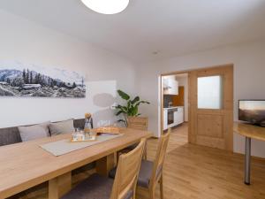 Two-Bedroom Apartment with Mountain View room in Gästehaus Fuchs