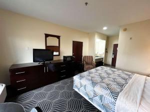 King Room - Disability Access - Non-Smoking room in America's Best Value Inn Breaux Bridge