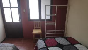 Edificio familiar con varios departamentos independientes