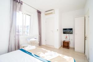 Deluxe Rooms with a terrace view at Old City Gate