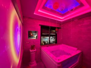Queen Suite with Spa Bath