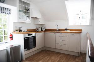 Riverside Cosey Cottage in heart of Christchurch