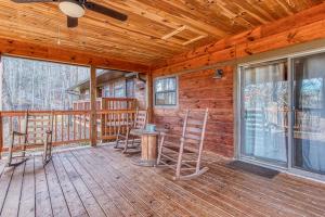 Bear Point, Hot Tub, Free Attraction tickets, WIFI!!!