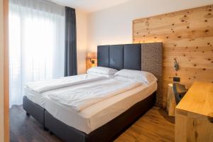 Habitación Doble con vistas parciales al lago