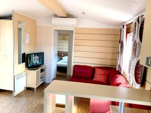 Maisons de vacances Bungalow confortable a Gastes + Piscine : photos des chambres