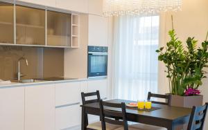 Luxurious Blue&Yellow Apartment in Kaunas Center