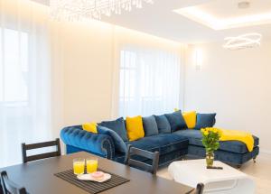 Luxurious Blue&Yellow Apartment in Kaunas Center