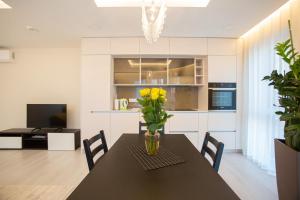 Luxurious Blue&Yellow Apartment in Kaunas Center