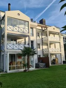 HOME AWAY FROM HOME - Rorschach