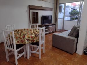 Apartamento com mobília nova.