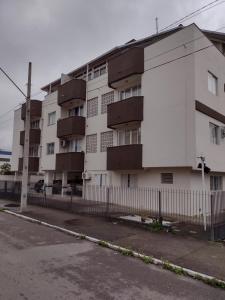 Apartamento com mobília nova.