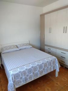 Apartamento com mobília nova.