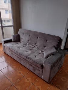 Apartamento com mobília nova.