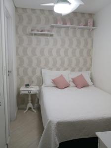 Santos Unlimited 2 Dormitórios, 32o andar com vista Mar!