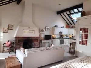 The Shippon, Parc yr Odyn, Pentraeth, Anglesey LL75 8UL - Llanddyfnan