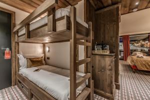 Appart'hotels HOTEL LE VAL D'ISERE : Chambre Quadruple Standard avec Lits Superposés